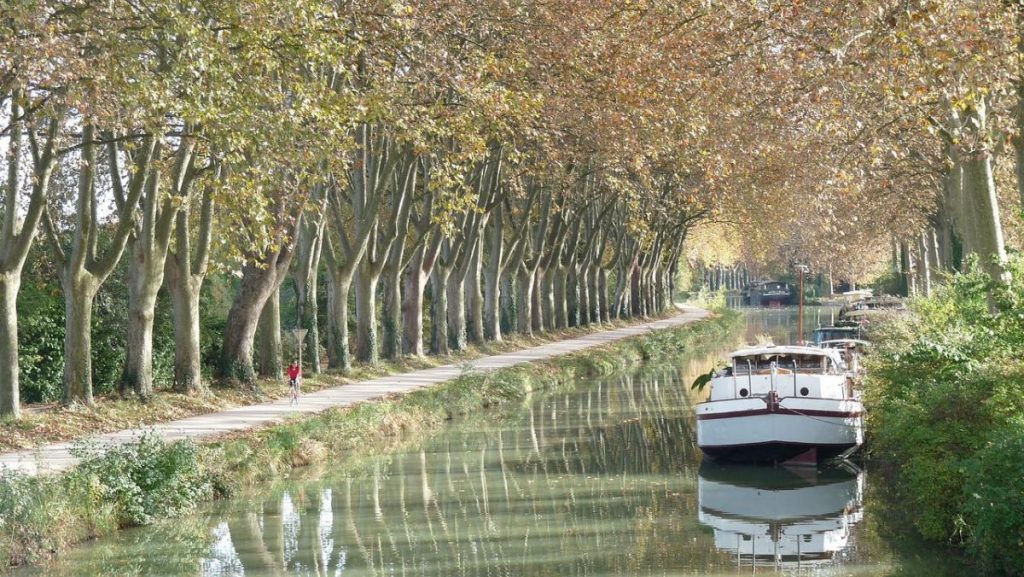 Peniche sur le canal du midi