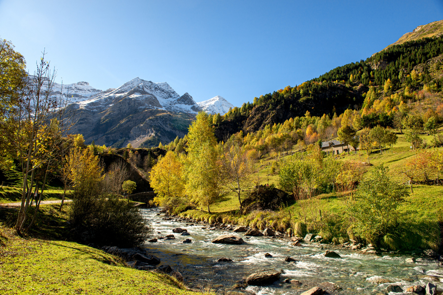 La rivière Gave de Gavarnie dans les Pyrénées